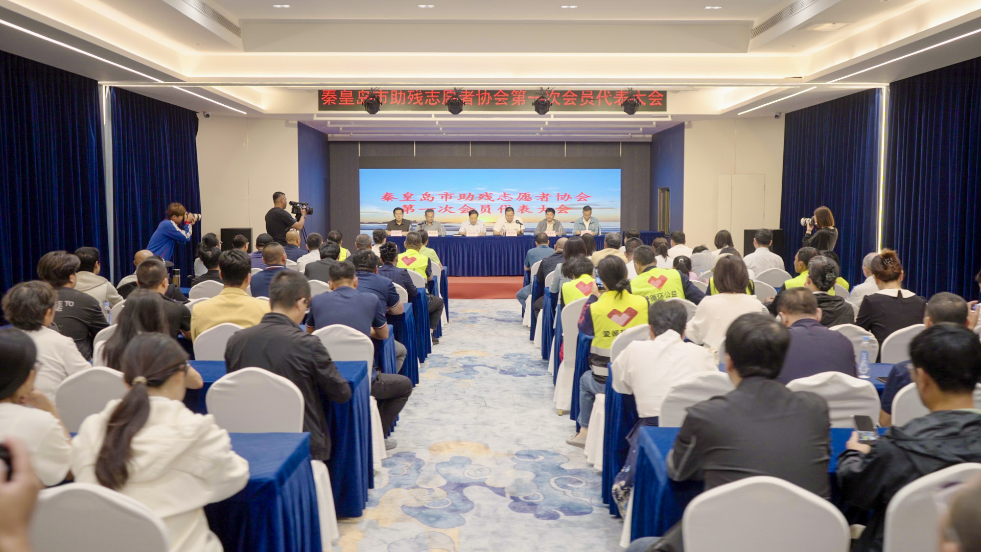 王萱 陸天宇 攝